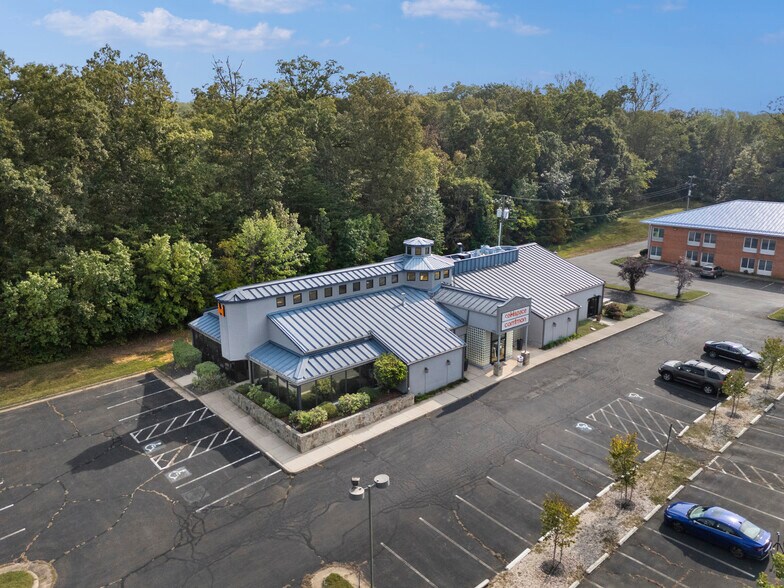 7373 Comfort Inn Dr, Warrenton, VA à vendre - Photo du bâtiment - Image 2 de 78
