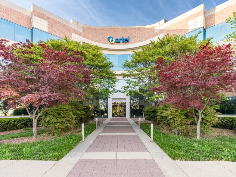 13665 Dulles Technology Dr, Herndon, VA for lease - Building Photo - Image 2 of 9