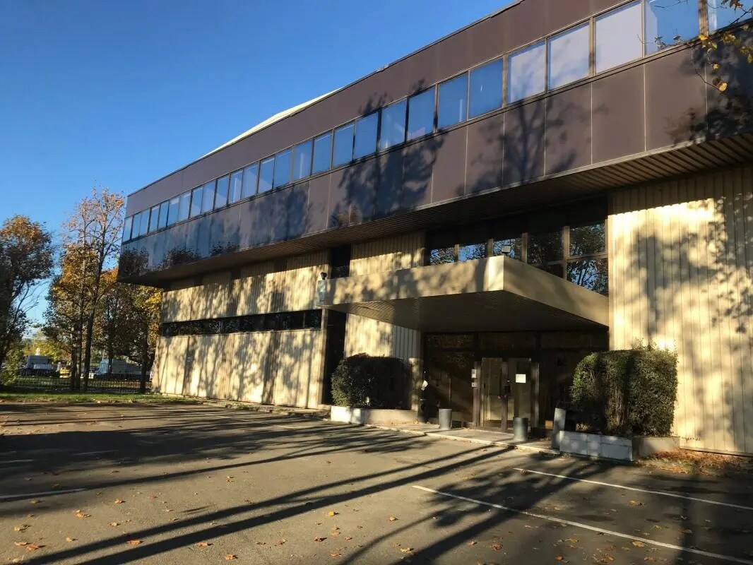 16 Rue Albert Einstein, Trappes à louer Photo du bâtiment- Image 1 de 7