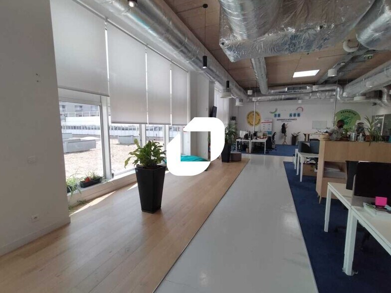 Bureau dans Montreuil à louer - Photo du bâtiment - Image 1 de 15