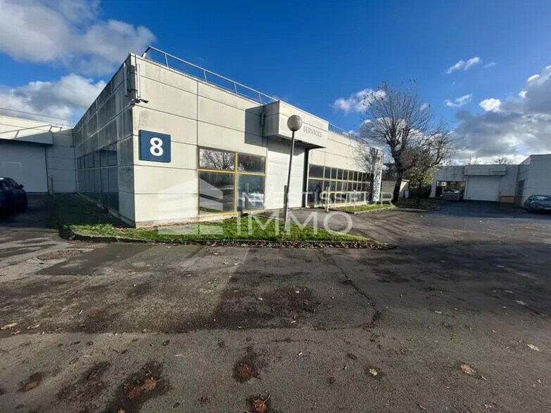 Industriel dans Saint-Thibault-des-Vignes à louer - Photo du bâtiment - Image 2 de 9