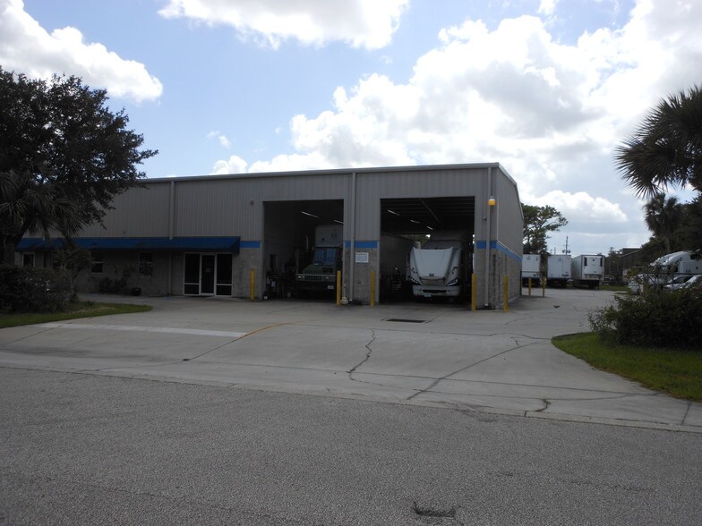 1325 Yorktown St, Deland, FL à louer - Photo du bâtiment - Image 2 de 8