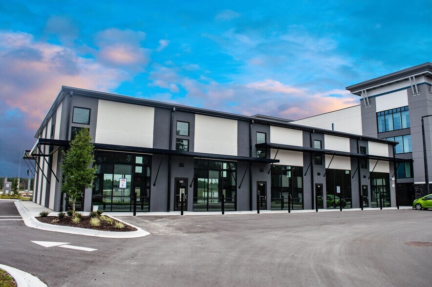 13830 Gran Bay Pky, Jacksonville, FL à louer - Photo du bâtiment - Image 1 de 6