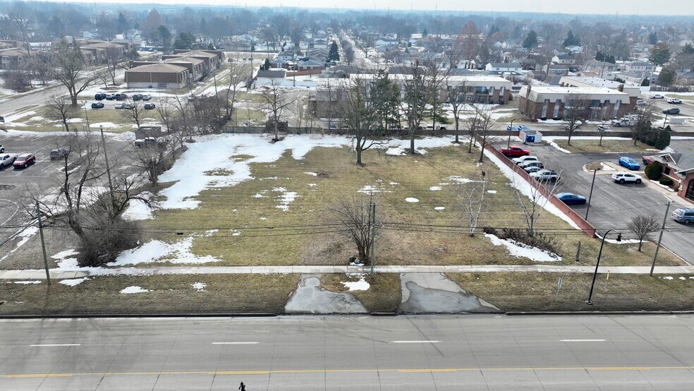 22275-22297 West Rd, Woodhaven, MI à vendre - Photo du bâtiment - Image 2 de 11