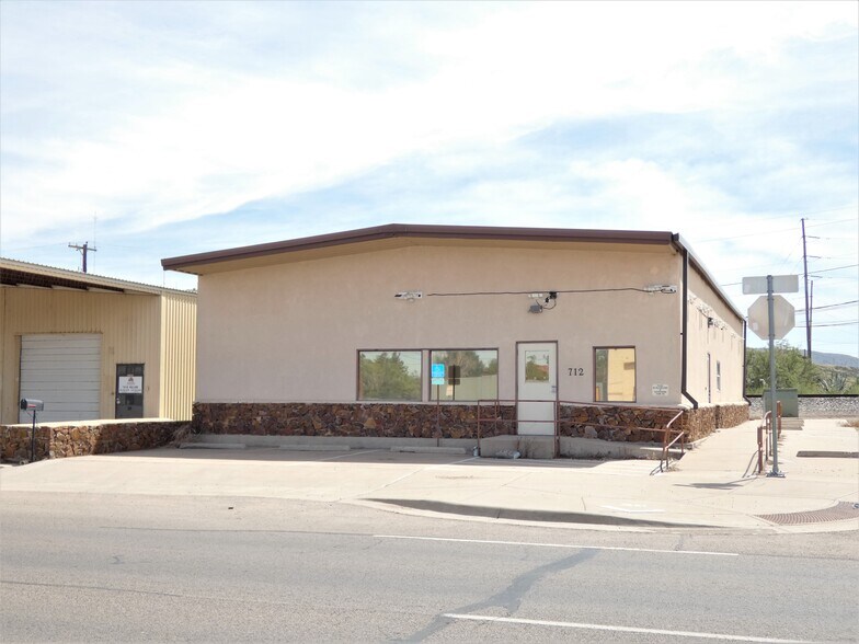712 W Holland Ave, Alpine, TX for lease - Building Photo - Image 2 of 16
