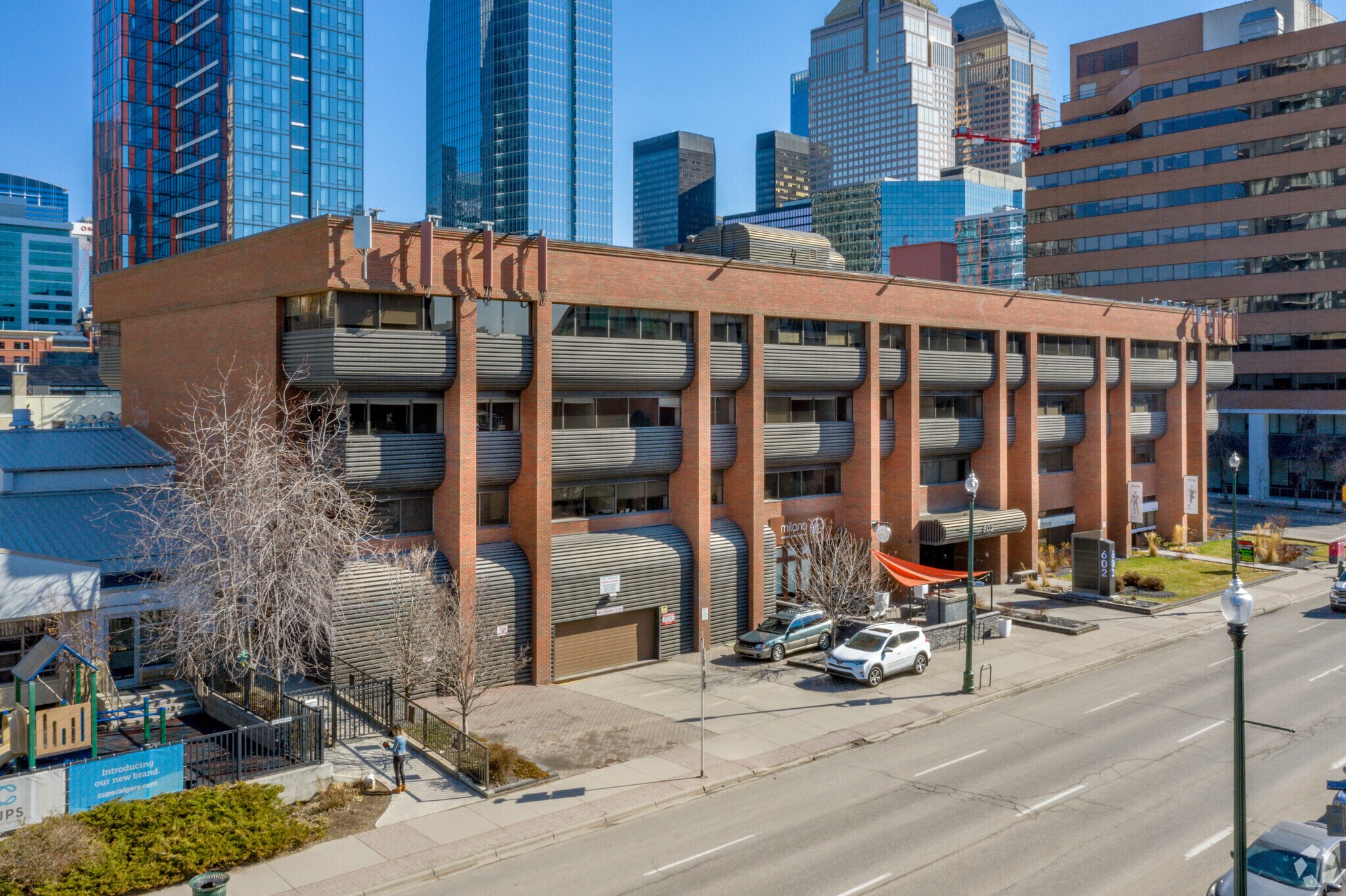 602 11th Ave SW, Calgary, AB à louer Photo du bâtiment- Image 1 de 7