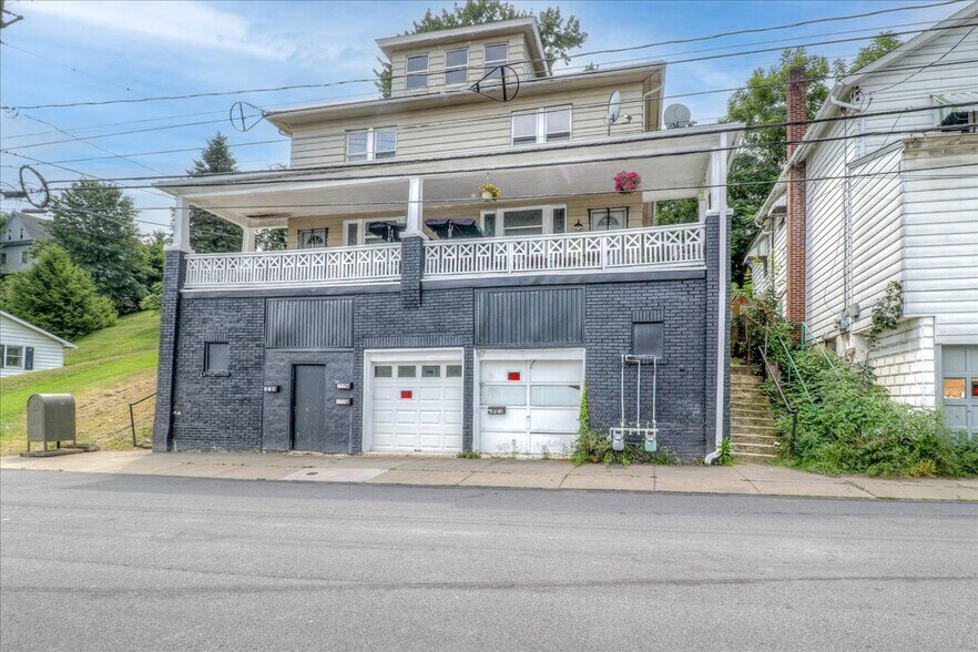277 E Spring St, Nanticoke, PA à vendre - Photo principale - Image 1 de 31
