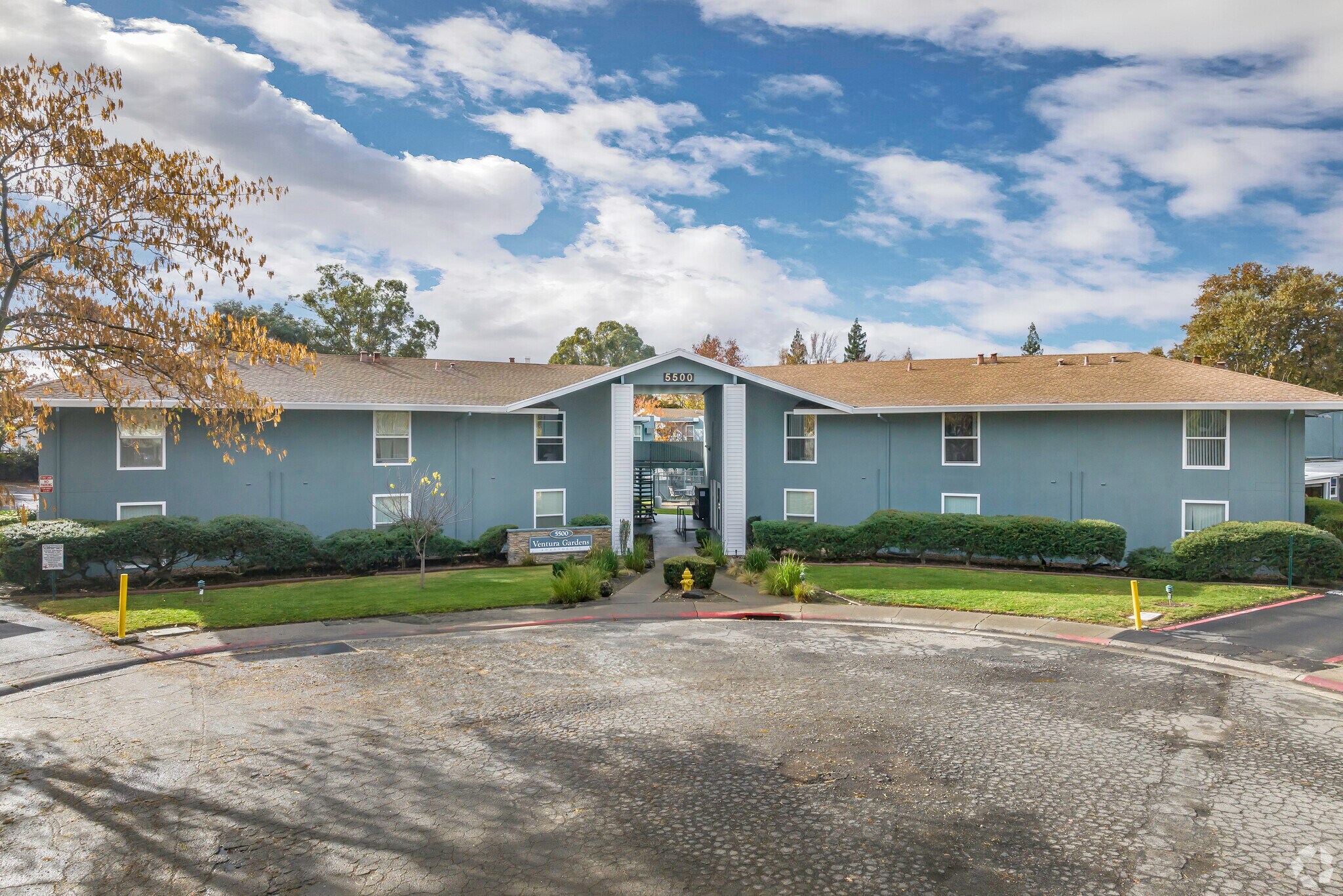 5500 Foothill Gardens Ct, Sacramento, CA à vendre Photo principale- Image 1 de 24