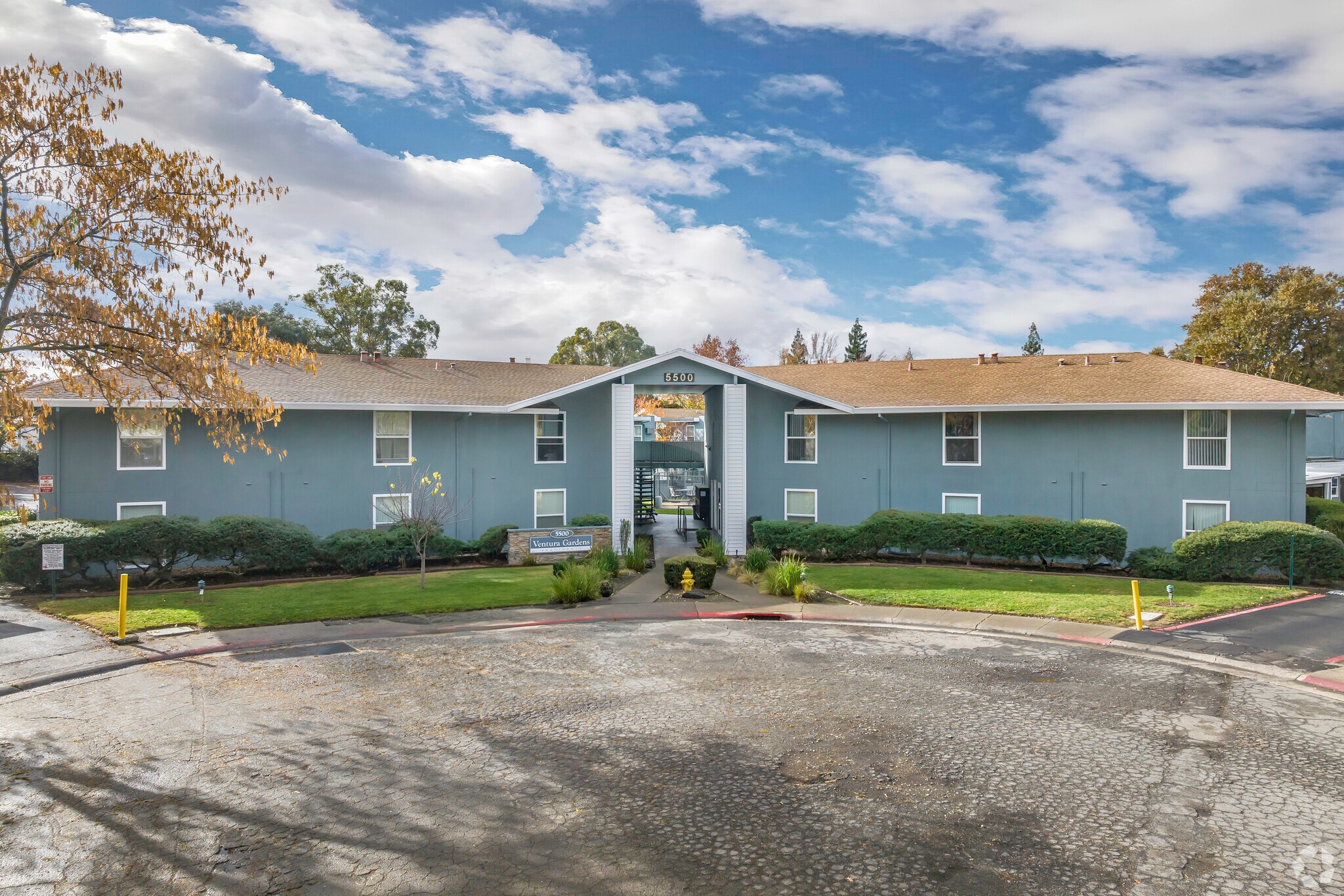5500 Foothill Gardens Ct, Sacramento, CA for sale Primary Photo- Image 1 of 24