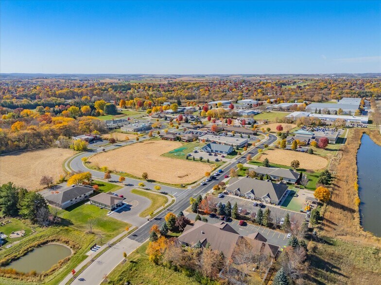 1016 Quinn Dr, Waunakee, WI à vendre - Photo du bâtiment - Image 3 de 8