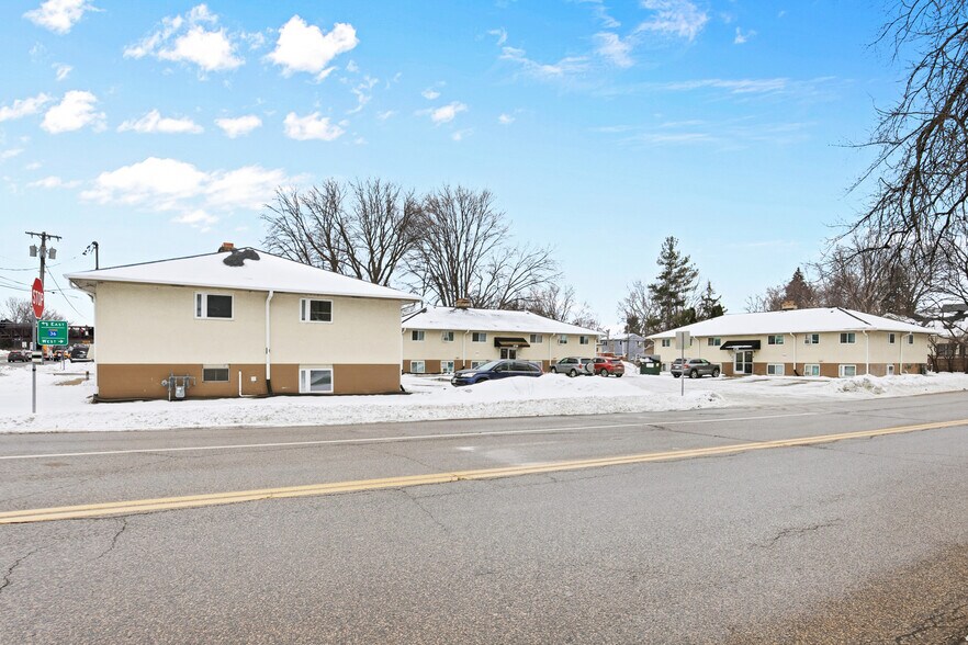 2633 Division St N, North Saint Paul, MN à vendre - Photo du bâtiment - Image 2 de 40