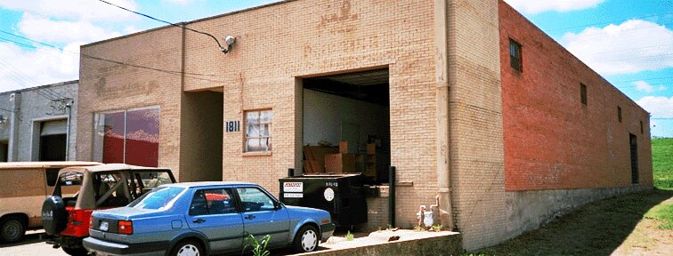 1811 E Levee St, Dallas, TX à louer - Photo du bâtiment - Image 2 de 3