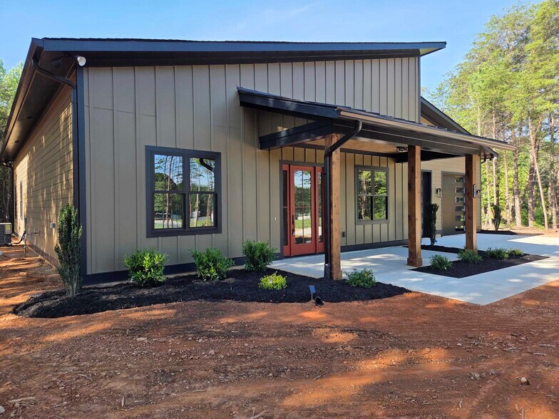 7401 Sherrills Ford Rd, Sherrills Ford, NC à vendre - Photo du bâtiment - Image 2 de 28
