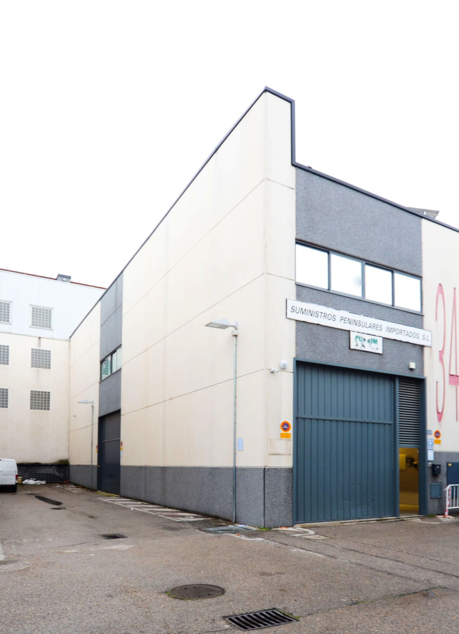 Industrial in Alcorcón, Madrid for lease Primary Photo- Image 1 of 6