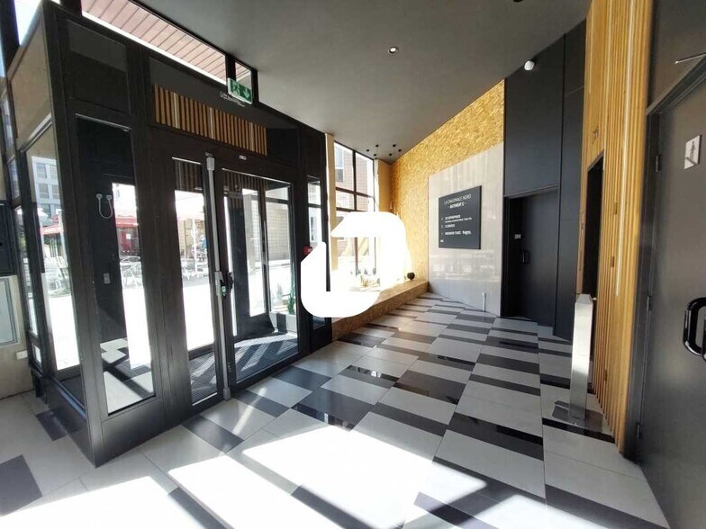 11-17 Rue Joël Le Theule, Montigny-le-Bretonneux for lease - Lobby - Image 3 of 14