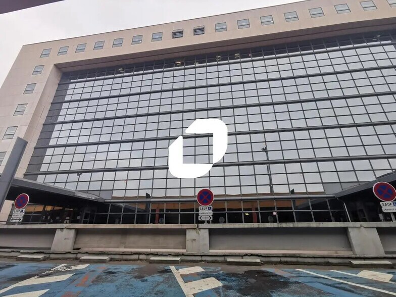 Bureau dans Créteil à louer - Photo du bâtiment - Image 1 de 20