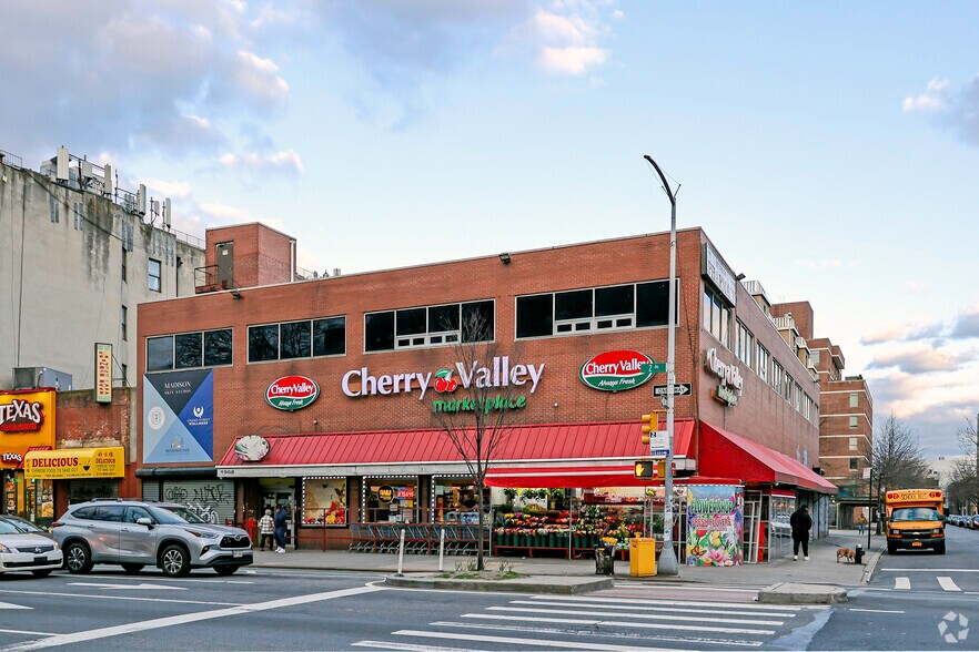 1968 Second Ave, New York, NY for sale - Primary Photo - Image 1 of 27
