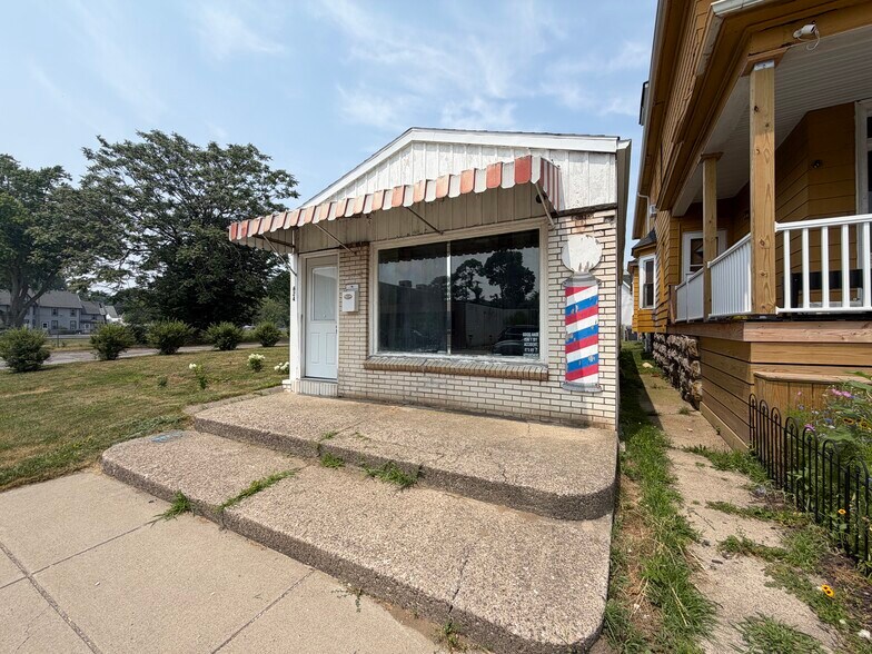 624 Ridge Rd, Lackawanna, NY for sale - Primary Photo - Image 1 of 22