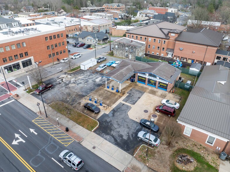 81 S Broad St, Brevard, NC for lease - Building Photo - Image 2 of 4