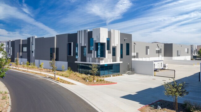 Plus de détails pour 14074 Rancho Ct, Fontana, CA - Industriel à louer