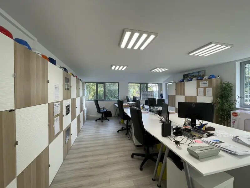 Rue Albert Einstein, Champs-sur-Marne for lease Building Photo- Image 1 of 10