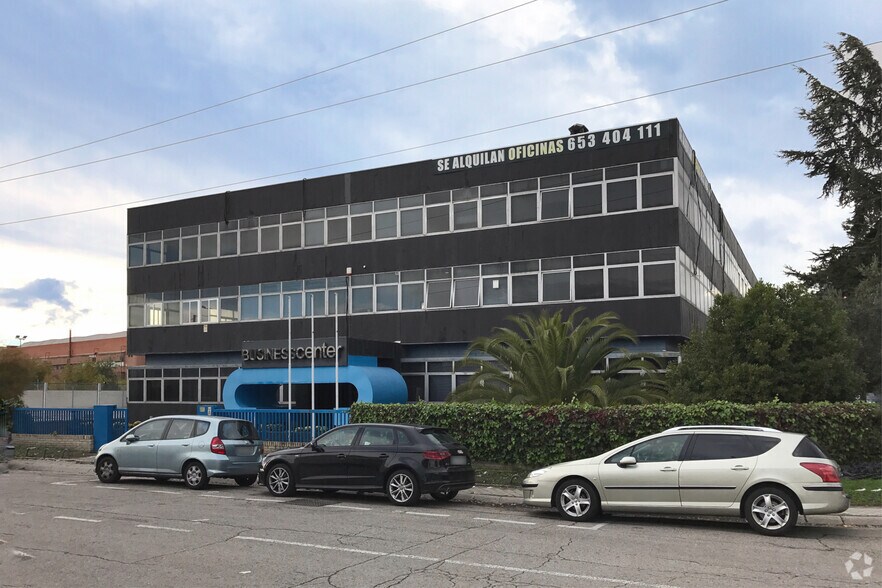 Calle Pintores, 2, Alcorcón, Madrid à vendre - Photo du bâtiment - Image 2 de 6