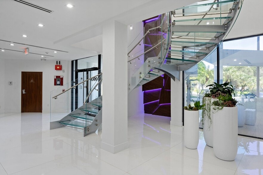 1100 Northpoint Pky, West Palm Beach, FL for lease - Interior Photo - Image 2 of 8