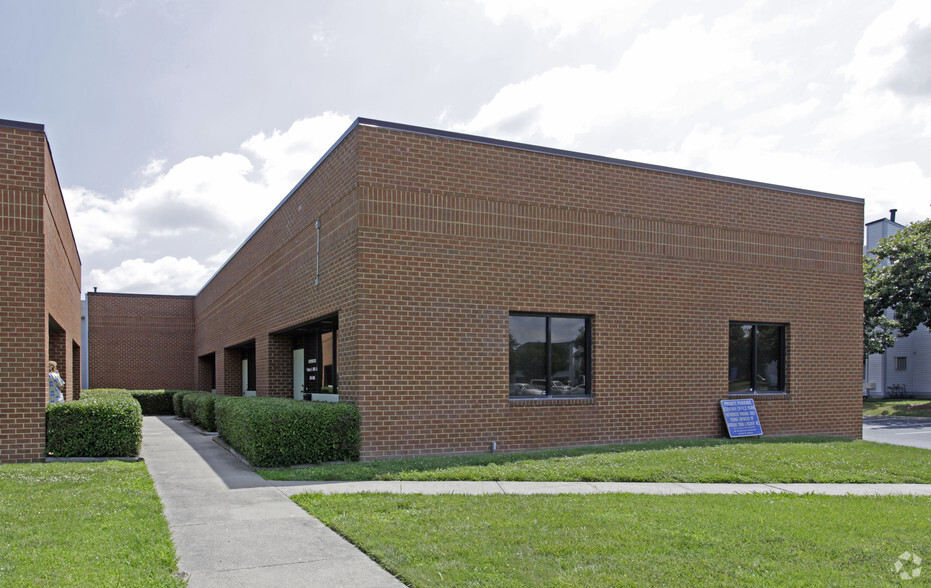 1015 Eden Way N, Chesapeake, VA for lease - Building Photo - Image 1 of 6