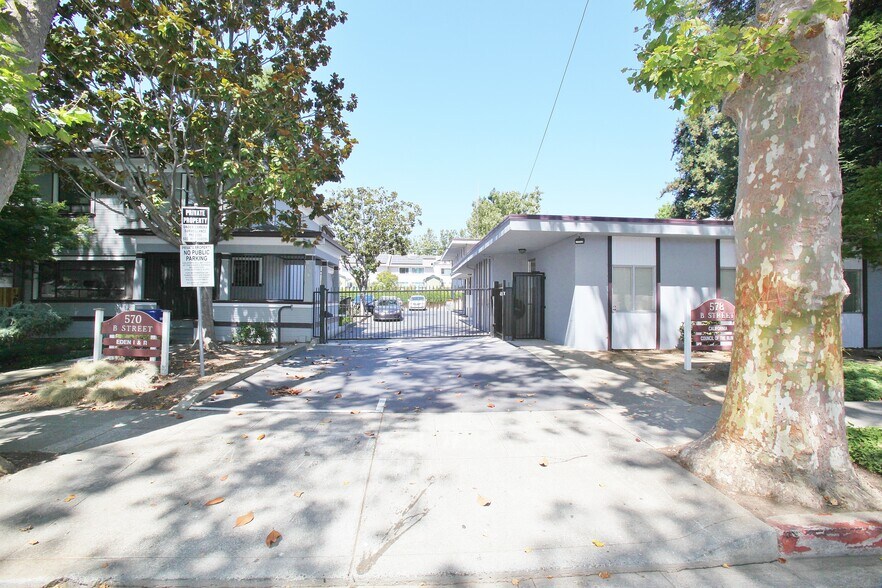 570 B St & 578 B St portefeuille de 2 propriétés à vendre sur LoopNet.ca - Photo du bâtiment - Image 2 de 18