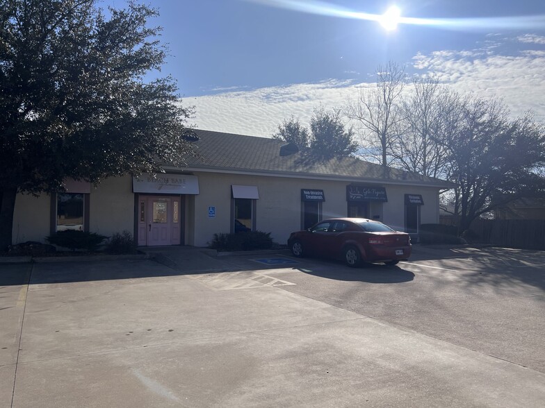 503 NW Sheridan Rd, Lawton, OK for lease - Building Photo - Image 2 of 28