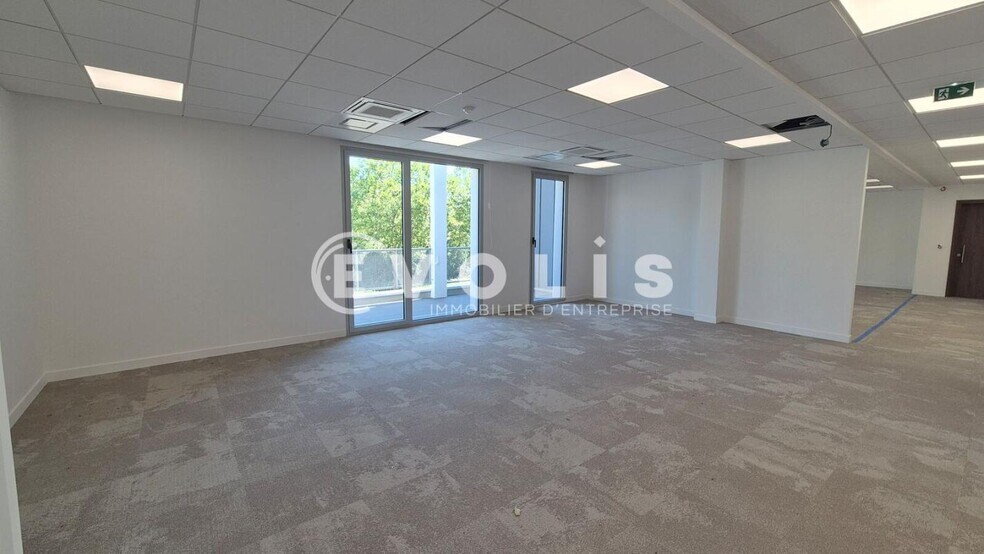 Bureau dans Serris à vendre - Photo du bâtiment - Image 2 de 24