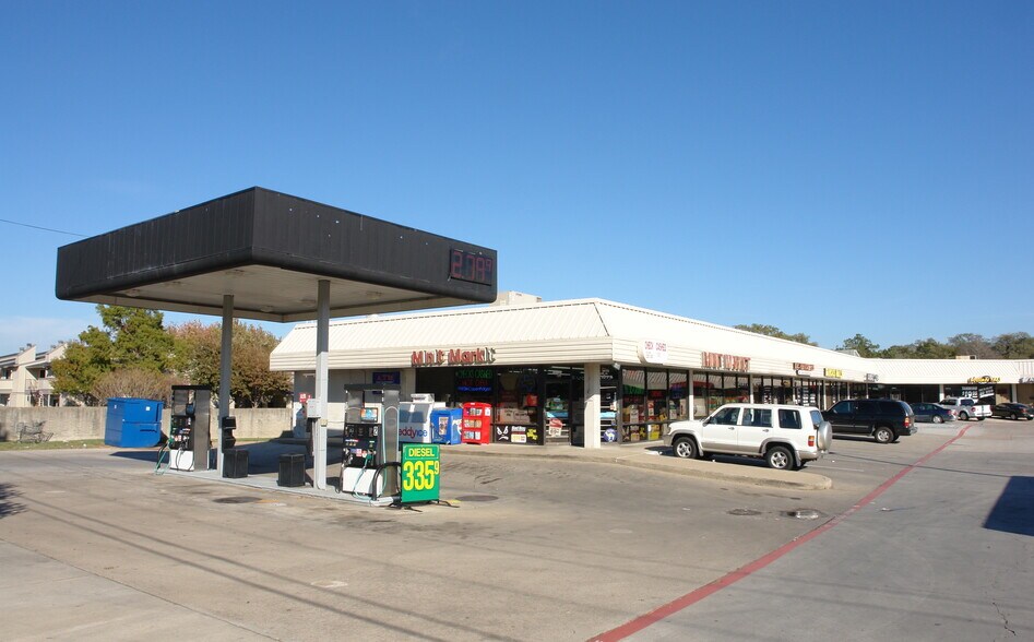 2101 Bedford Rd, Bedford, TX à louer - Photo du bâtiment - Image 3 de 5