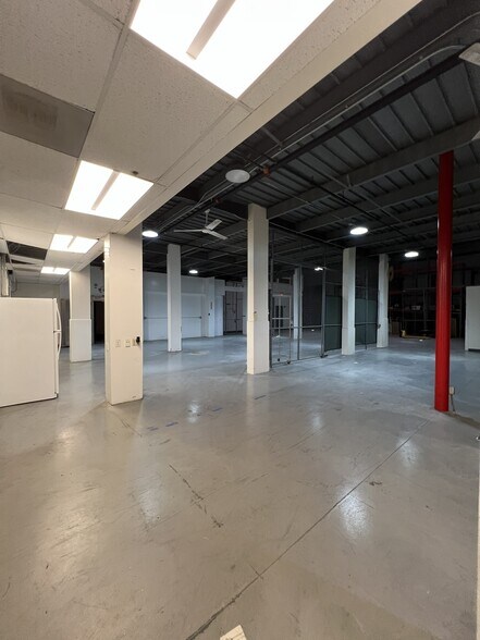 3501 W Garry Ave, Santa Ana, CA à louer - Photo du bâtiment - Image 2 de 24