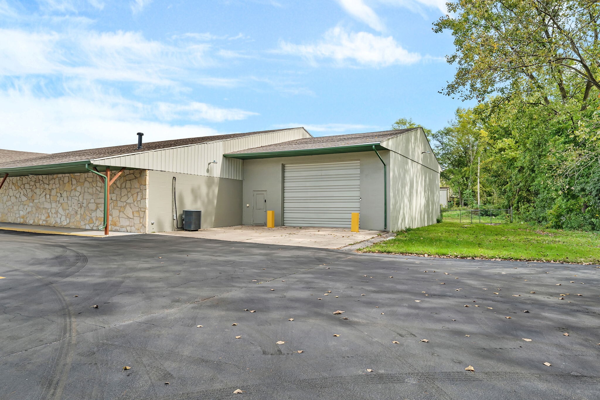 1220 Richards St, Joliet, IL for lease Interior Photo- Image 1 of 22