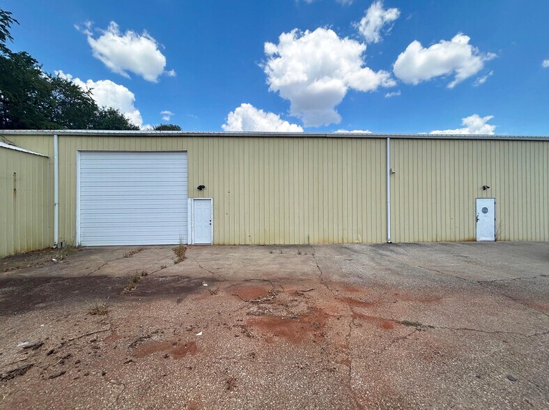 2737 Pioneer Dr, Bowling Green, KY à vendre - Photo du bâtiment - Image 2 de 14