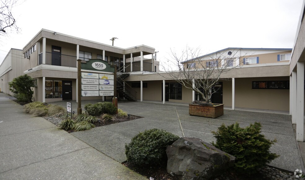 1655 Hudson St, Longview, WA à louer - Photo du bâtiment - Image 2 de 12