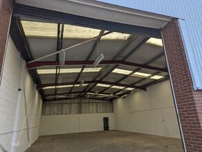 Long Ln, Liverpool for lease Interior Photo- Image 1 of 5