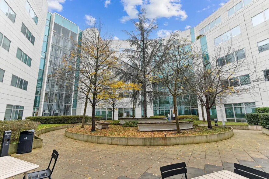 1 Avenue Du Général De Gaulle, Gennevilliers for lease - Building Photo - Image 3 of 11