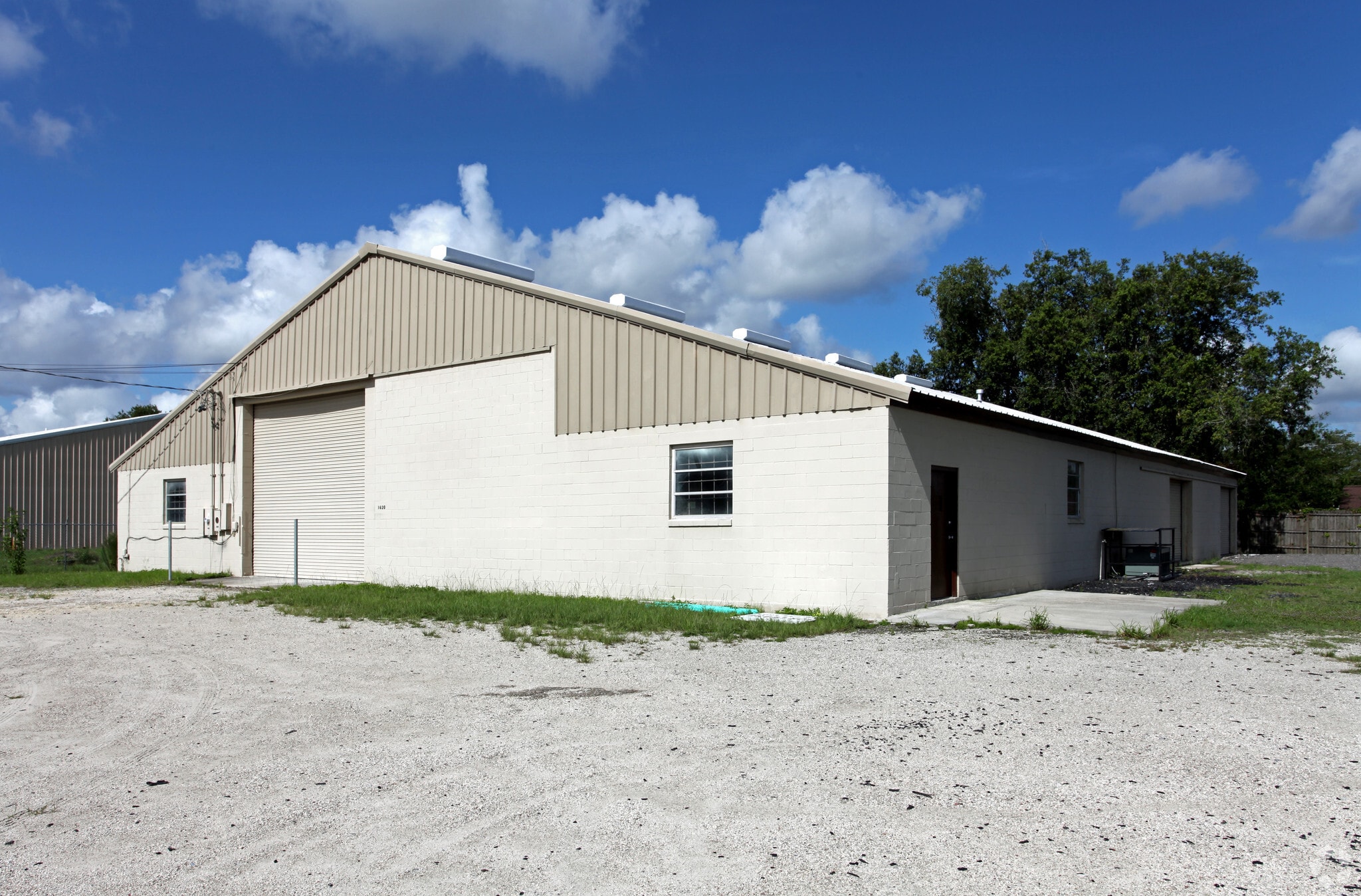 1620 Newport Ave, Deland, FL for lease Primary Photo- Image 1 of 7