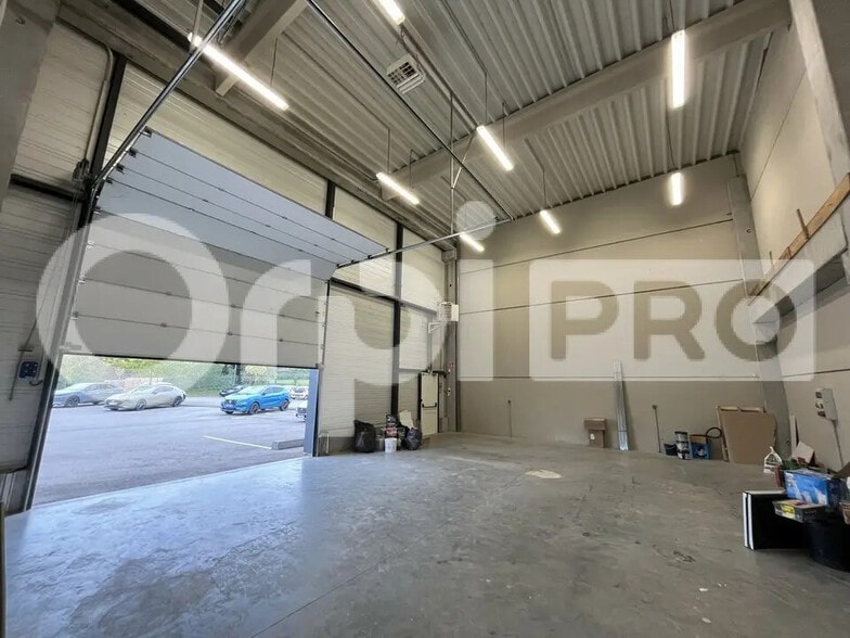 Flex in Saint-Quentin-Fallavier for lease - Interior Photo - Image 3 of 12
