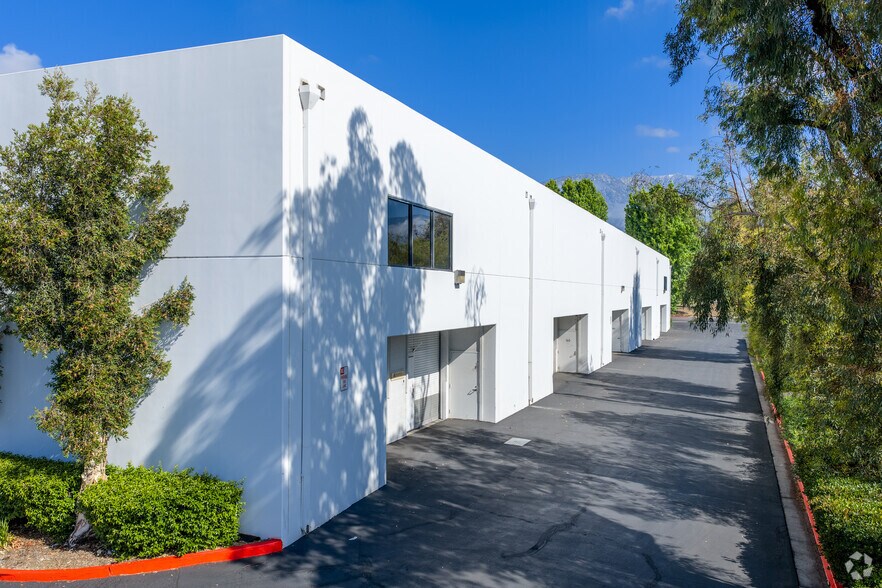 9087 Arrow Route, Rancho Cucamonga, CA à vendre - Photo du bâtiment - Image 3 de 5