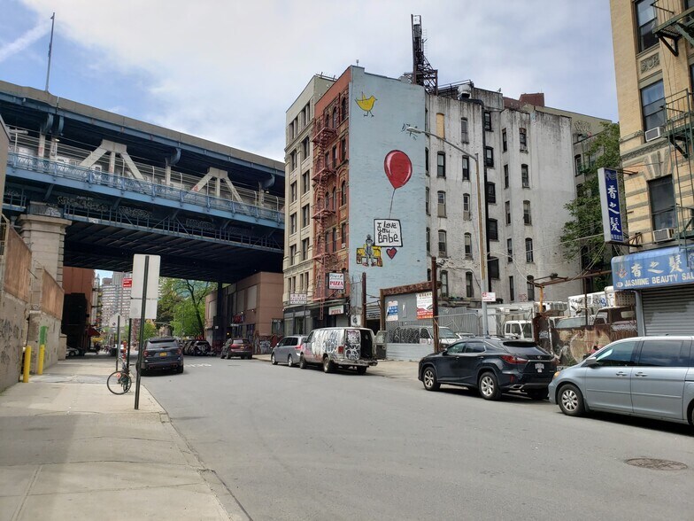 85 Henry St, New York, NY à vendre - Photo du bâtiment - Image 2 de 3