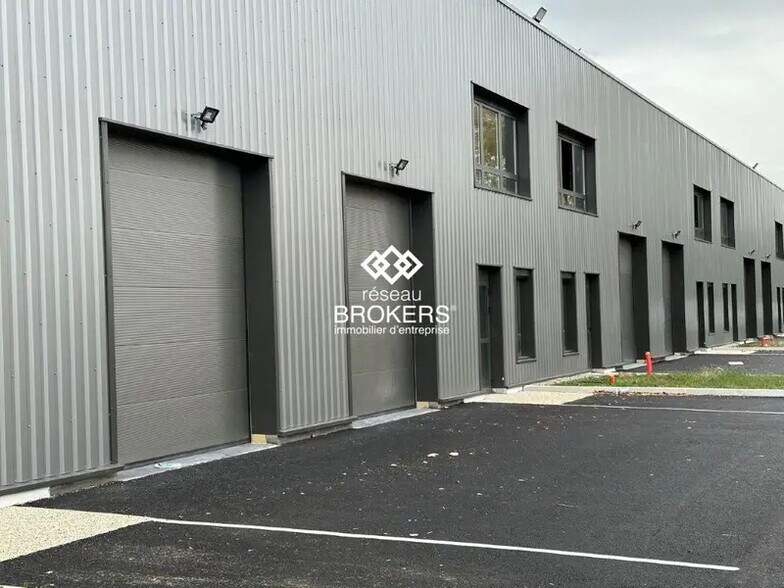 Flex in Bourgoin-Jallieu for lease - Building Photo - Image 3 of 17