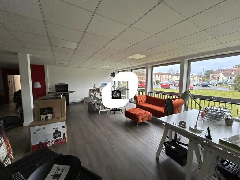 Bureau dans Avon à louer - Photo du bâtiment - Image 1 de 10