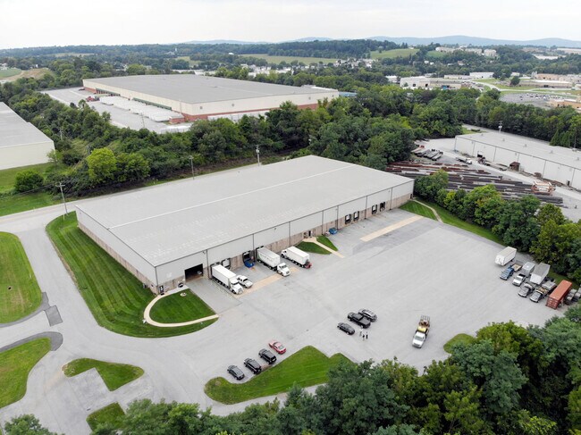 Plus de détails pour 365 Emig Rd, York, PA - Industriel à louer