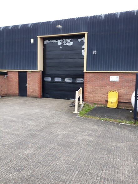 9 Alington Rd, St Neots for sale - Building Photo - Image 2 of 5