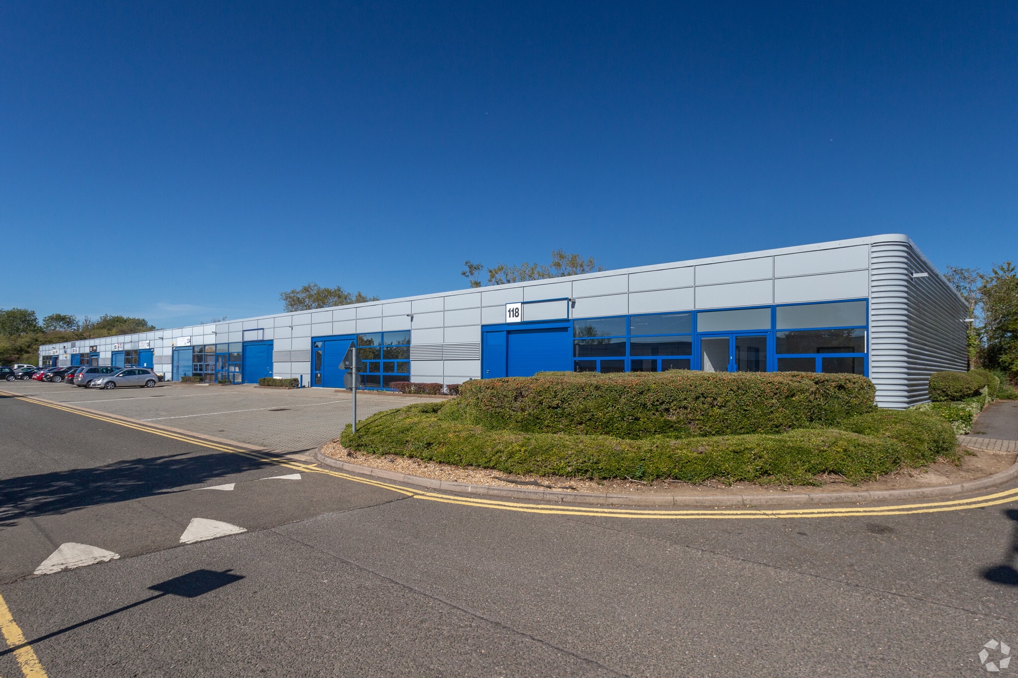118-134 Tanners Dr, Milton Keynes for lease Primary Photo- Image 1 of 5