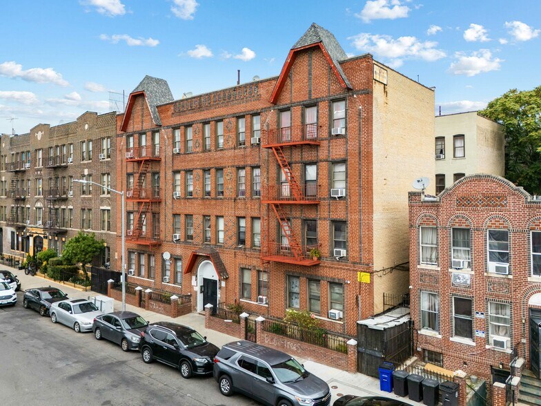 99 E 96th St, Brooklyn, NY portefeuille de 3 propriétés à vendre sur LoopNet.ca - Photo du bâtiment - Image 2 de 12