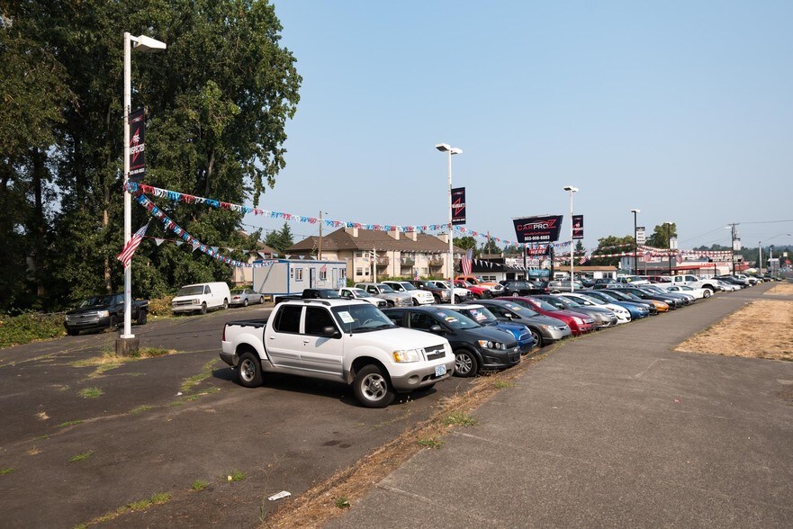 20155 McLoughlin Blvd, Gladstone, OR à louer - Photo du bâtiment - Image 3 de 20