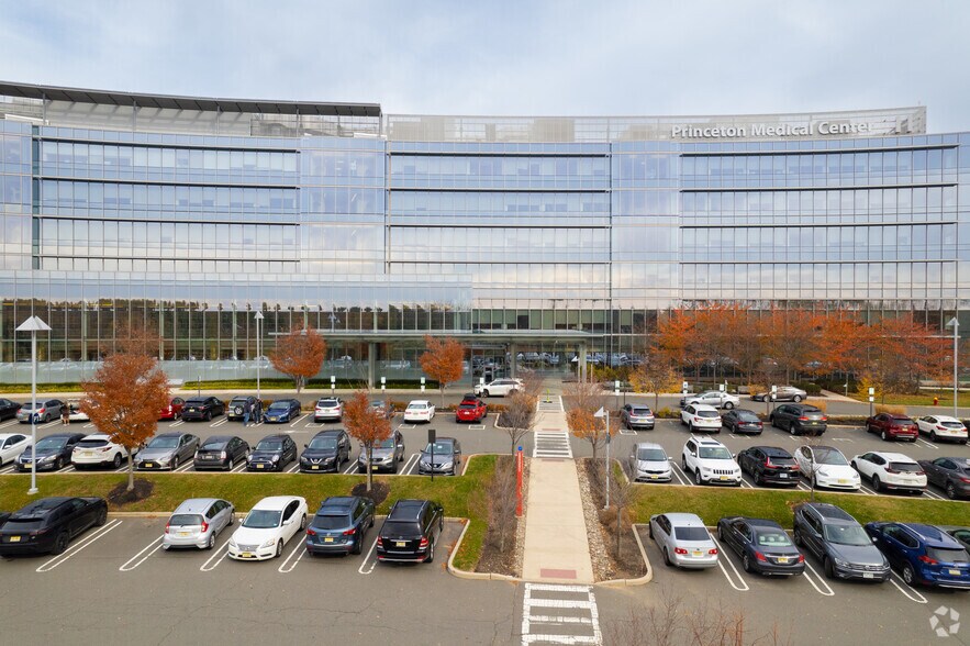 5 Plainsboro Rd, Plainsboro, NJ à louer - Photo du bâtiment - Image 3 de 6